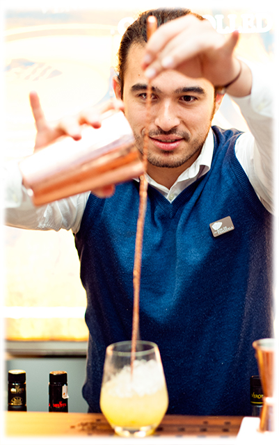 Ron de Venezuela Cocktail Making